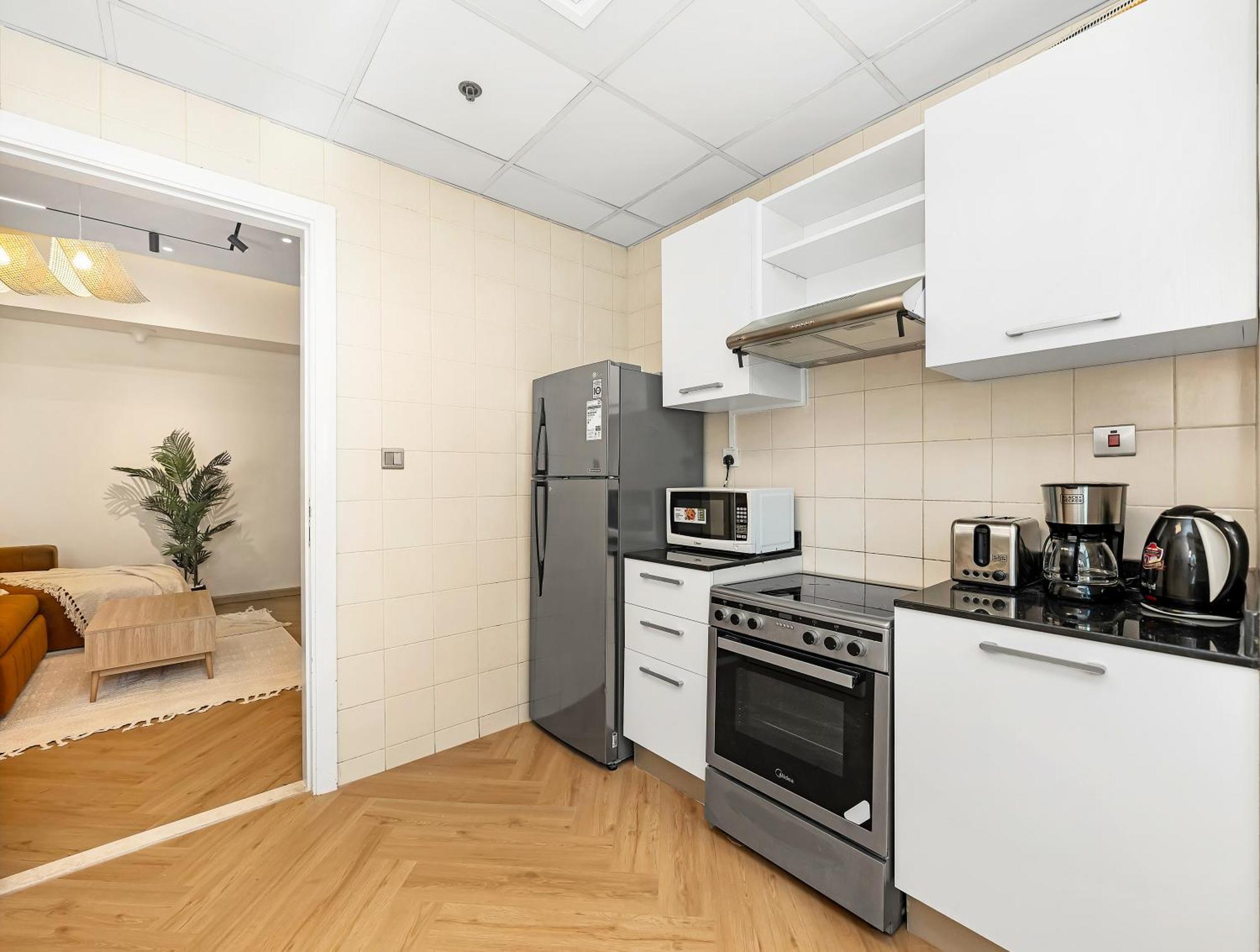Stunning Newly Furnished Elegant Lux Apartment *