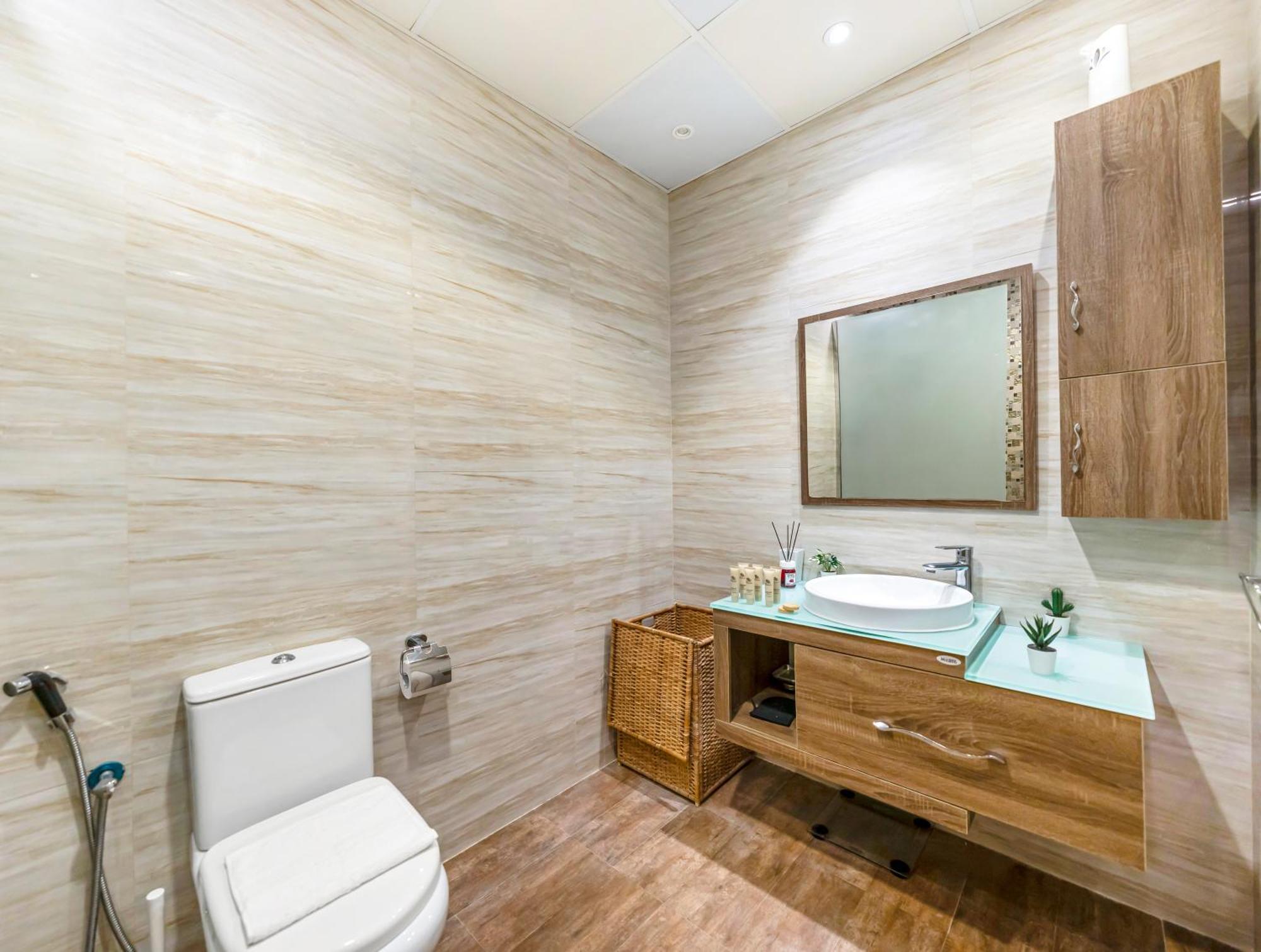 Stunning Newly Furnished Elegant Lux