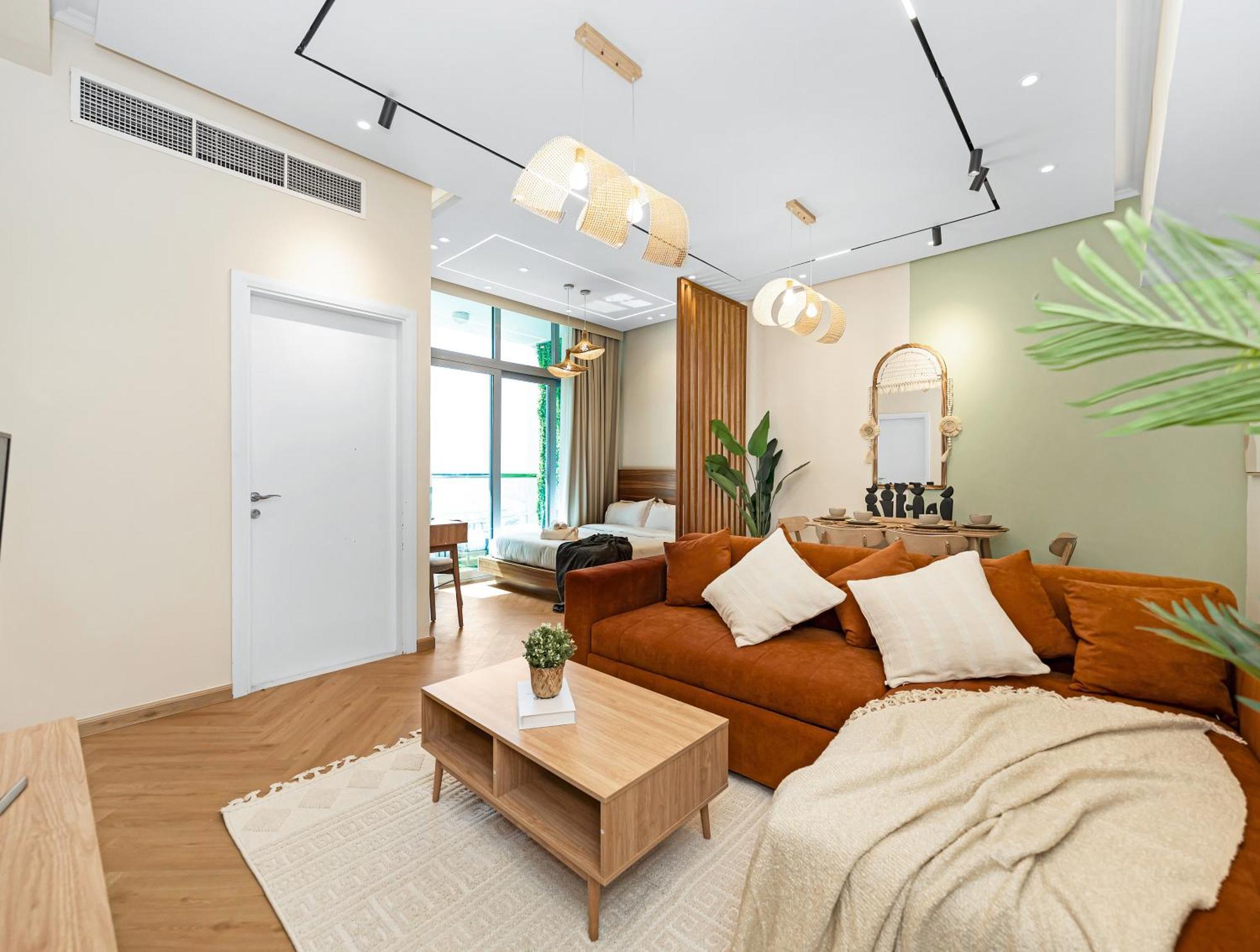 Stunning Newly Furnished Elegant Lux